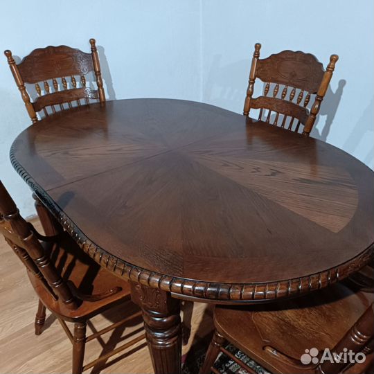 Кухонный стол и стулья