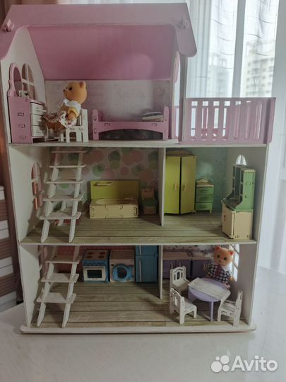 Кукольный домик с мебелью