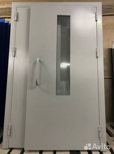 Тамбурная дверь