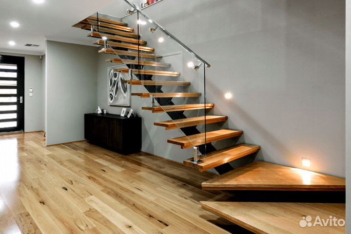 Лестница в дом и квартиру