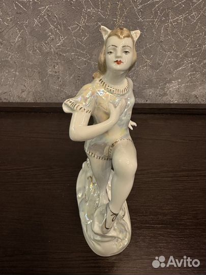 Фарфоровая статуэтка балерина кошка