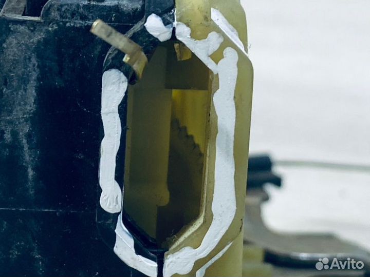 Замок двери задний левый Volkswagen Passat B5