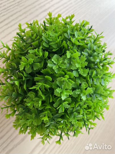Искусственные кустики с горшками