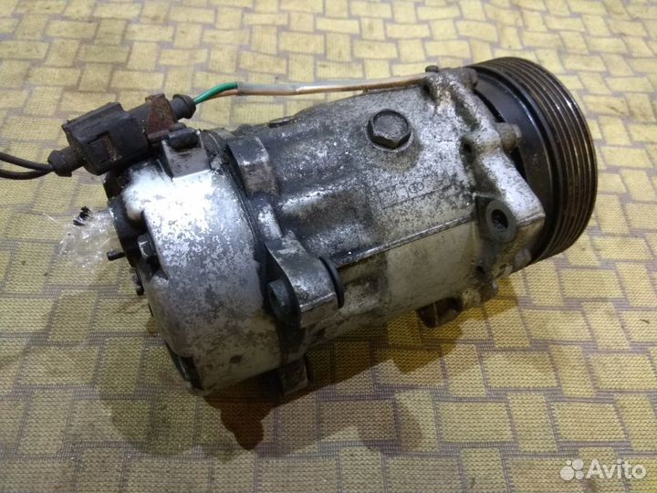 Компрессор кондиционера VW Golf4/Bora,VAG 1J082080