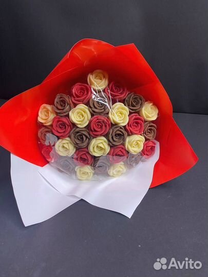 Букет - 29 Роз из Белого и Молочного Шоколада