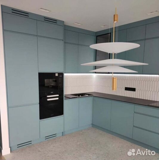 Угловой кухонный гарнитур