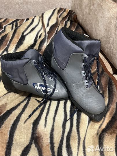 Лыжные ботинки 42