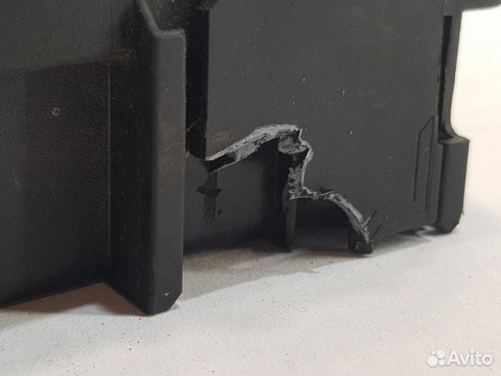 Крышка блока предохранителей Opel Astra H хэтчбек