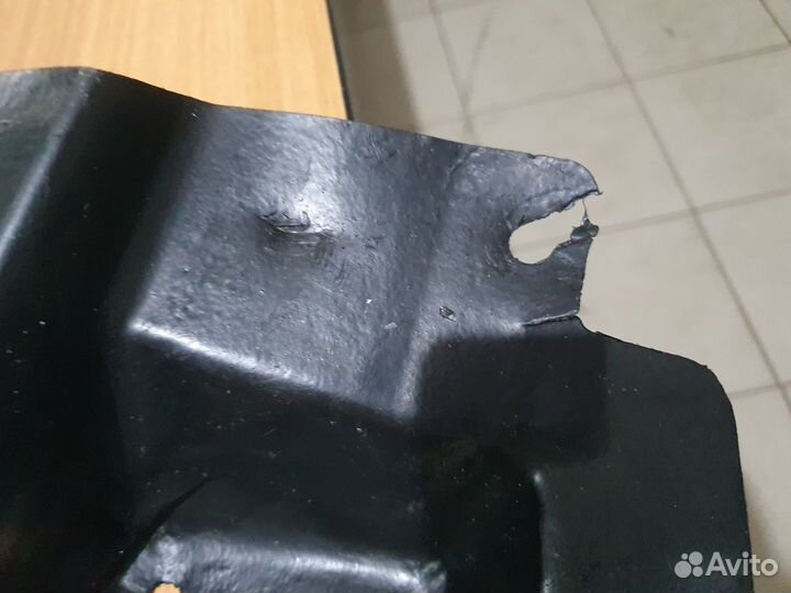 Левая защита моторного отсека тойота приус 20 2007