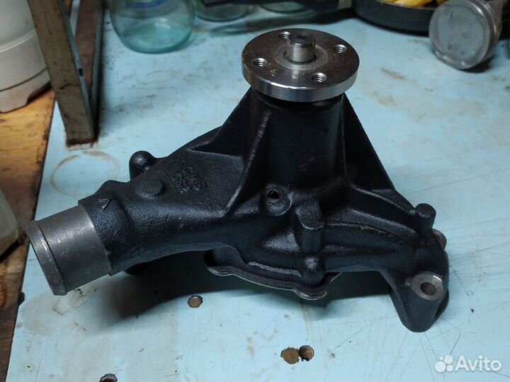 Помпа охлаждения двигателя