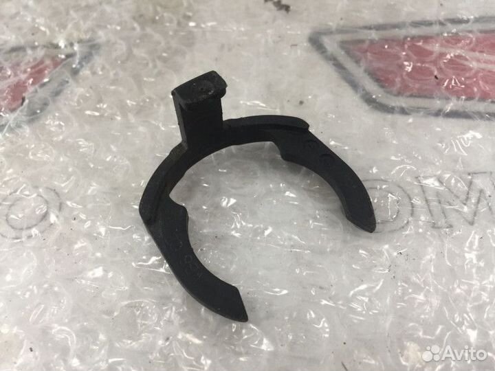 Скоба корпуса термостата Октавия А5 scout