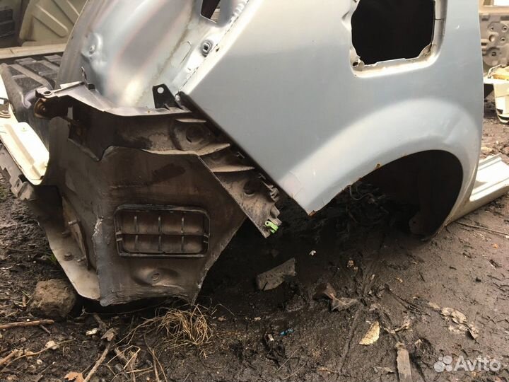Заднее правое крыло Renault Scenic 2