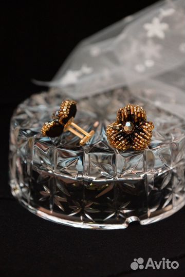 Вышитые цветочные запонки 