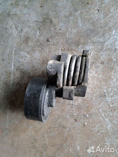 Натяжитель ремня на BMW E65 E66