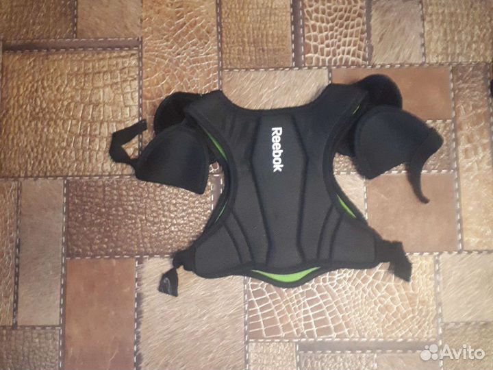 Нагрудник хоккейный reebok