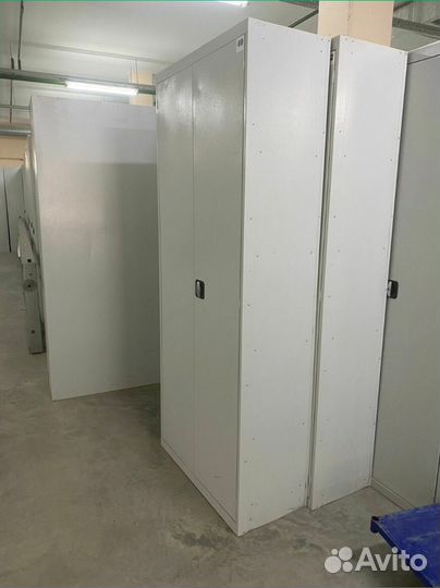 Металлический шкаф для документов