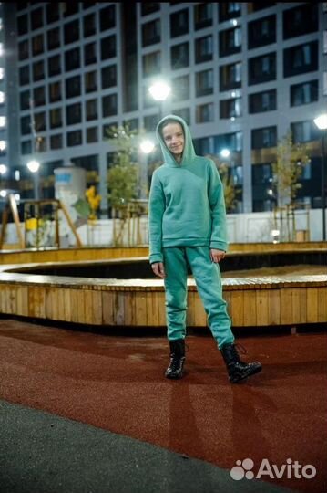 Спортивные костюмы разные цвета девочки и мал