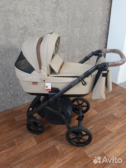 Коляска 3 в 1 Roan Bloom