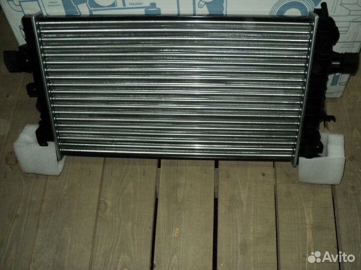 Опель Астра радиатор охлаждения Opel Astra H 2004