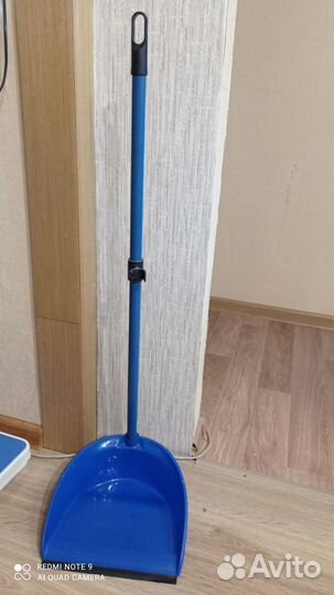 Совок и щетка
