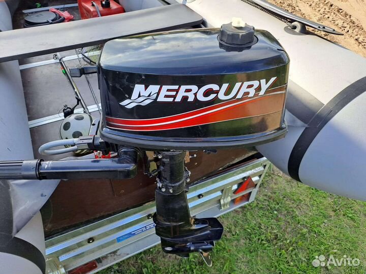 Лодка с мотором