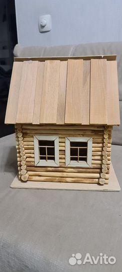 Домик из дерева ручная работа