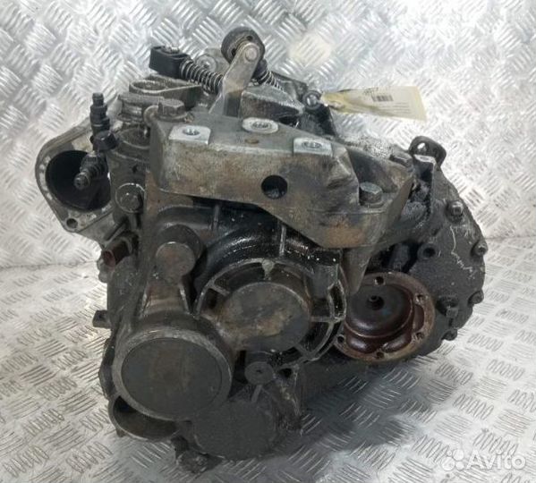 Коробка МКПП Volkswagen Touran 2.0 л HDU BKD