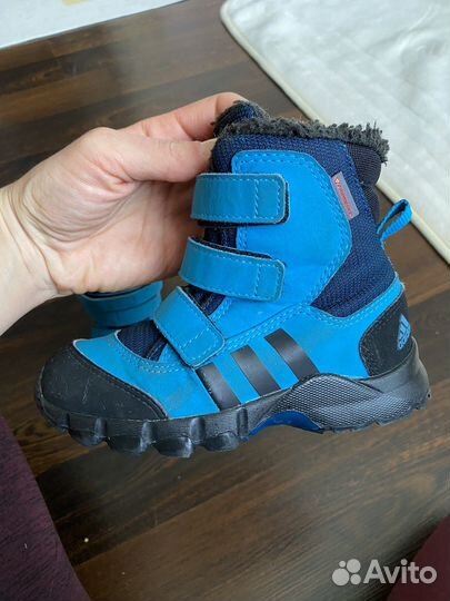 Зимние ботинки adidas на мальчика 26
