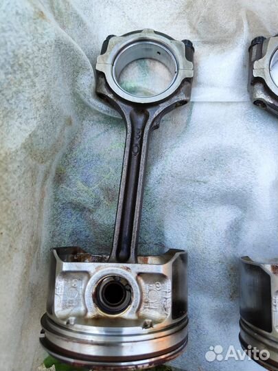 Поршень с шатуном Nissan x - trail T30