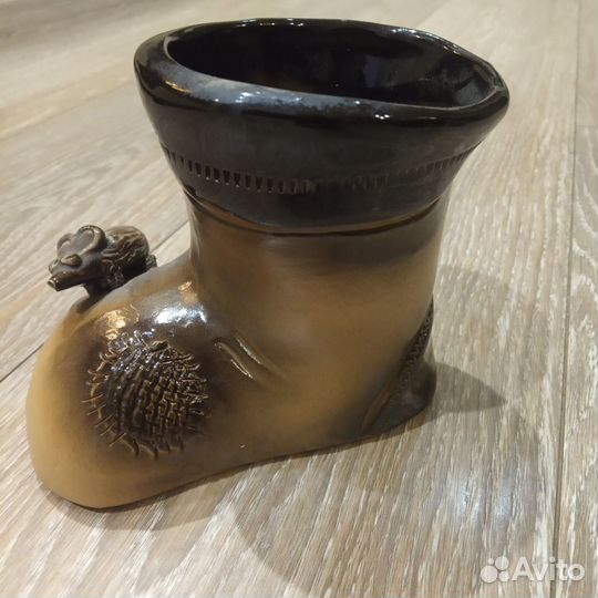 Ботинки из фарфора и глины