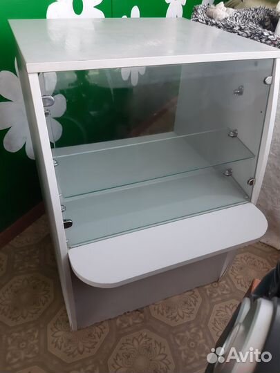 Стол, прилавок кассира