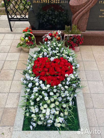 Благоустройство могил, укладка плитки