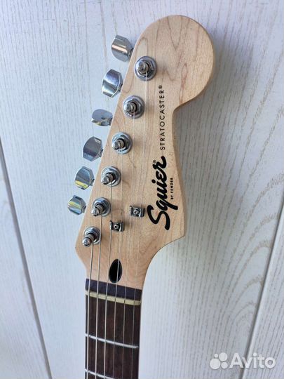 Электрогитара Squier Stratocaster HSS (новая)