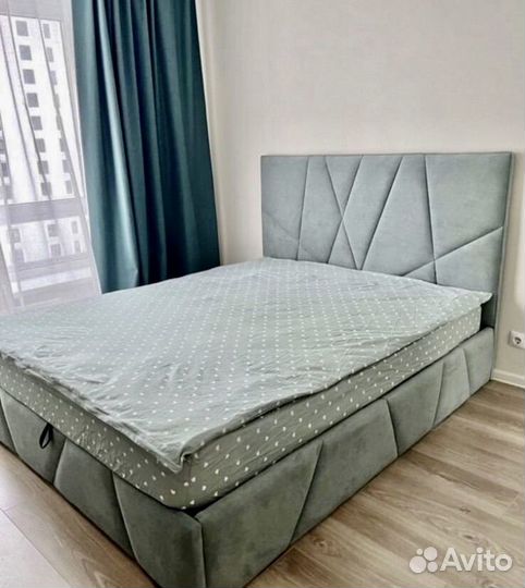 Кровать двухспальная с подьемным механизмом