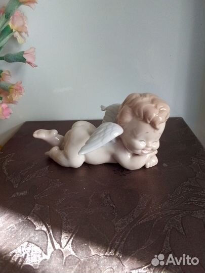 Ангел фарфоровый
