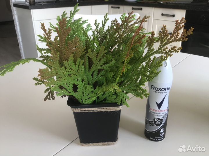 Искусственные цветы, зелень, трава