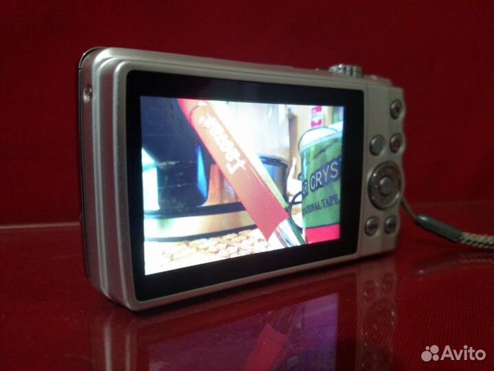 Компактный ретро фотоаппарат Casio