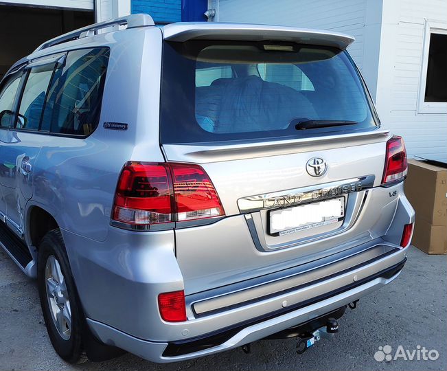 Спойлер под стекло серебро Land Cruiser 200 08-15