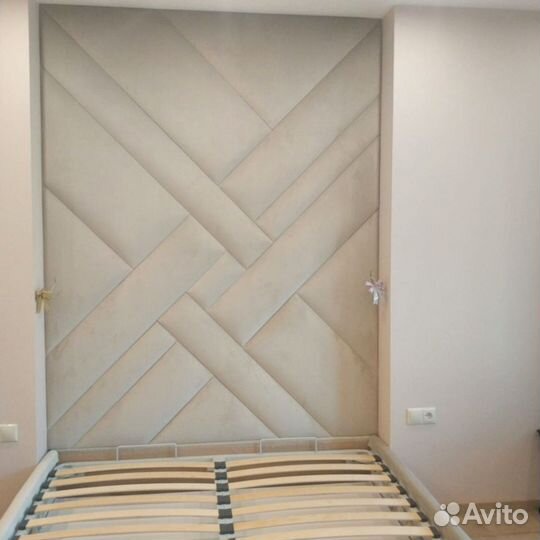 Мягкие стеновые панели, панели серые и кровать