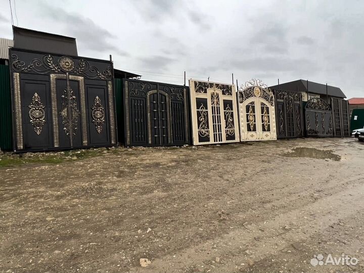 Кованные ворота и калитка в Гунибе