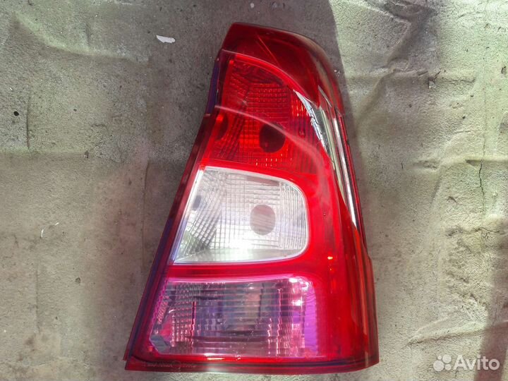 Фонарь задний правый renault logan