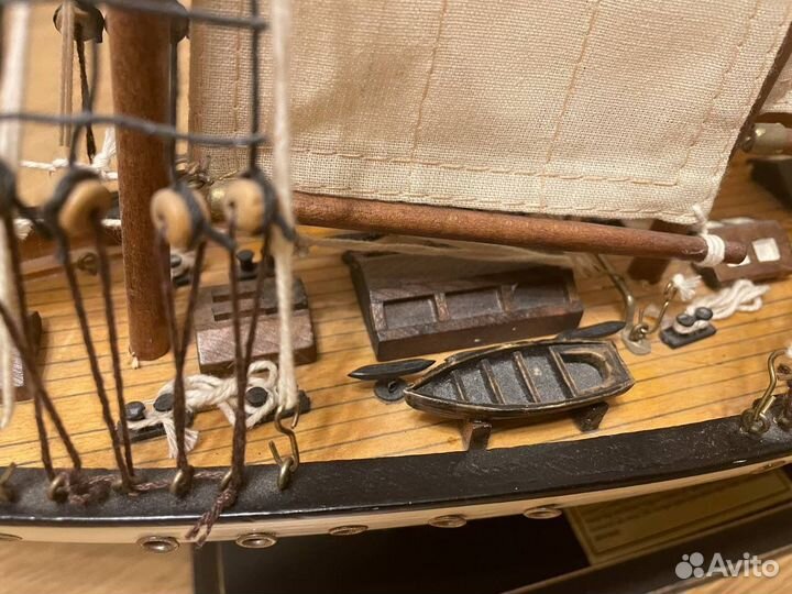 Коллекционная модель яхты, корабля деревянная