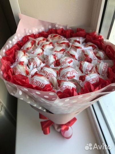 Букет с рафаэлло, зефиром, орехами, мужской букет