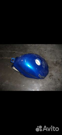 Бензобак triumph daytona 955i