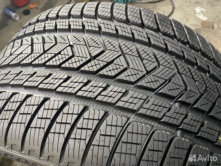 Pirelli Scorpion Winter 315/30 R22 и 275/30 R22 104V