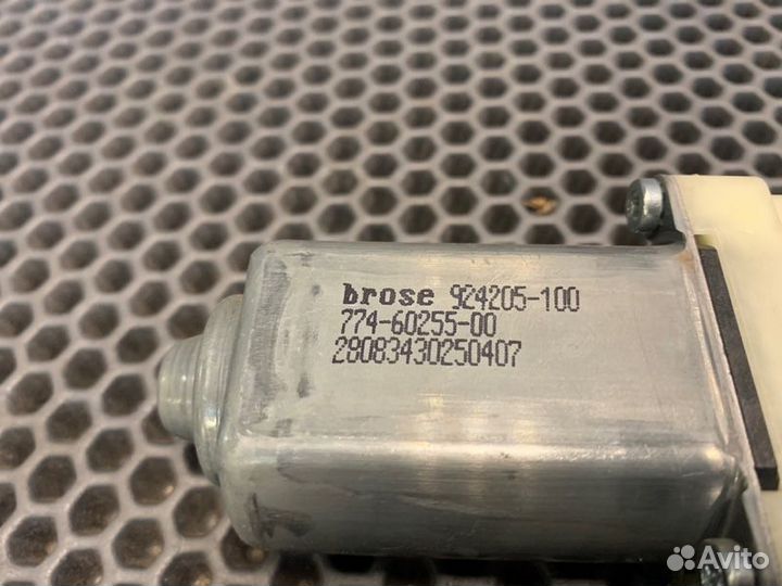 Мотор стеклоподъемника передний левый Porshe