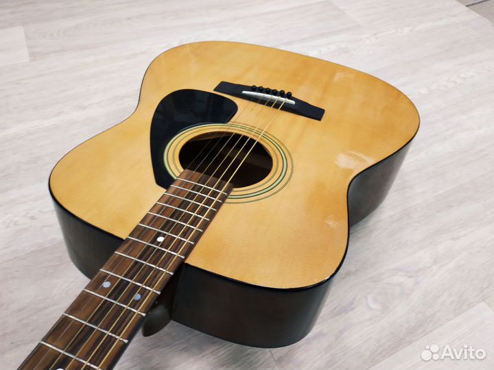 Акустическая гитара Yamaha