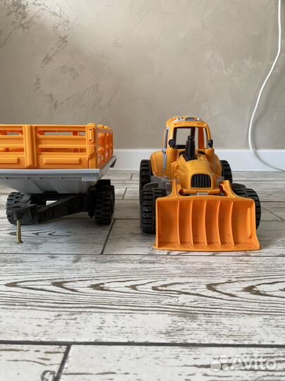 Детский трактор с прицепом