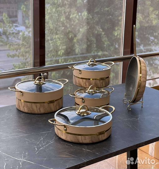 Набор кастрюль