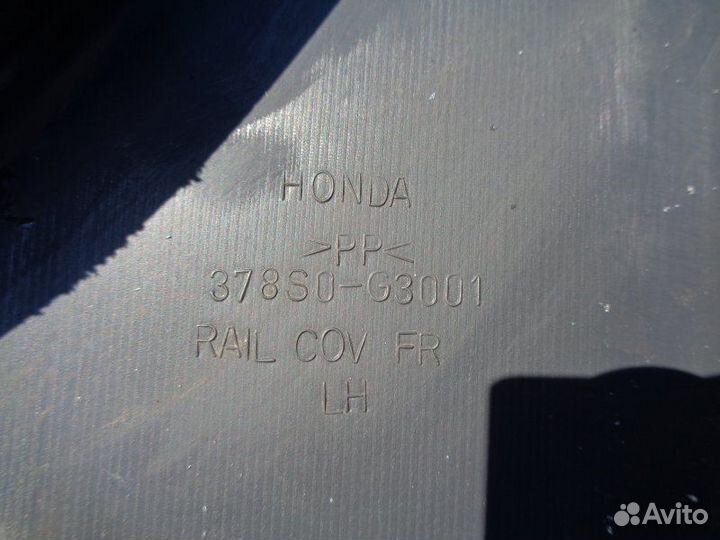 Накладка декоративная левая Honda Stream RN1 D17A